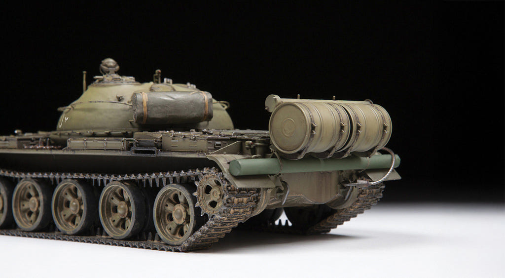 Zvezda 1:35 T-62 Soviet Main Battle Tank - Z3622