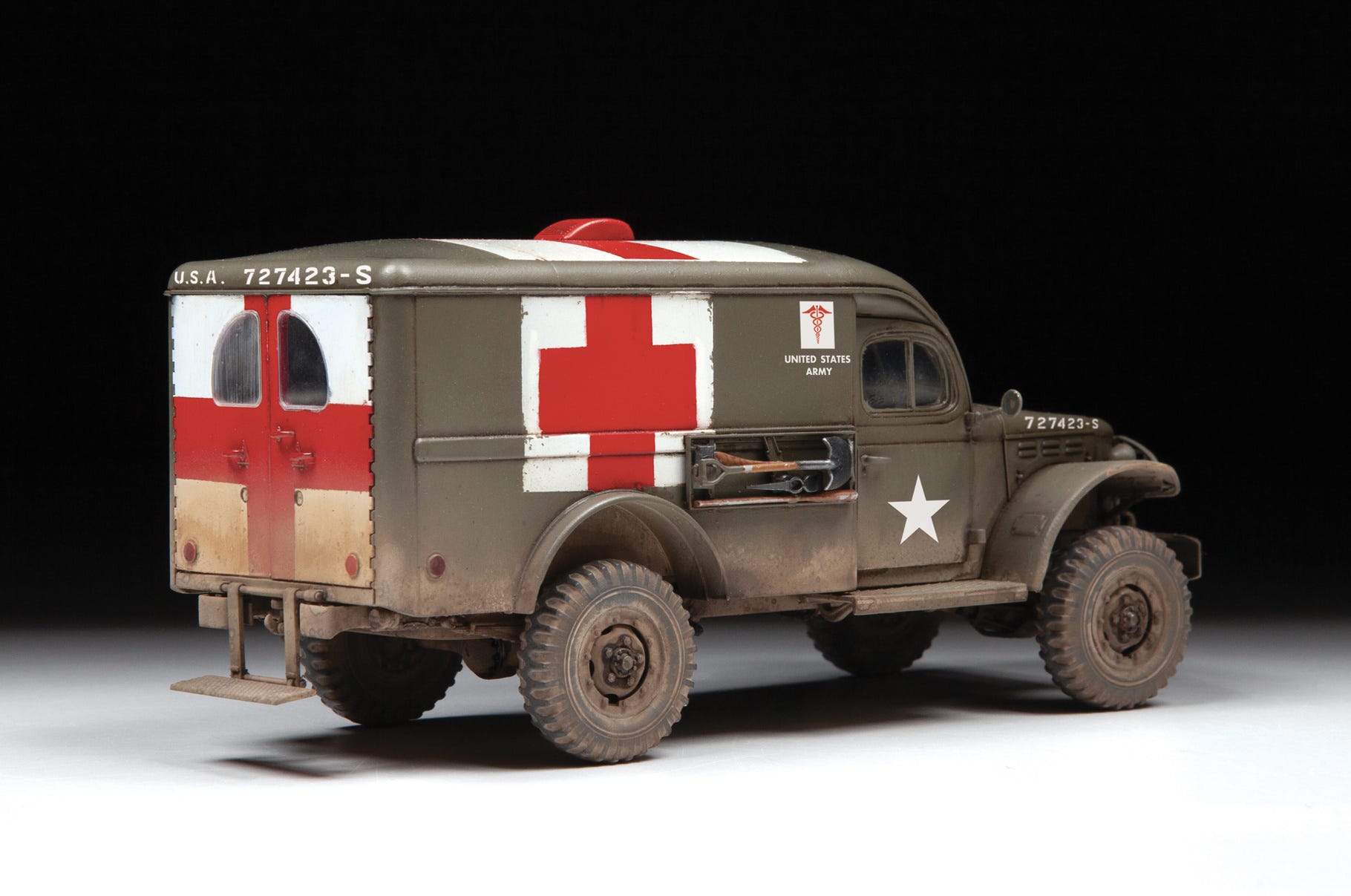 Zvezda 1:35 Dodge WC-54 WWII Ambulance Truck - Z3711