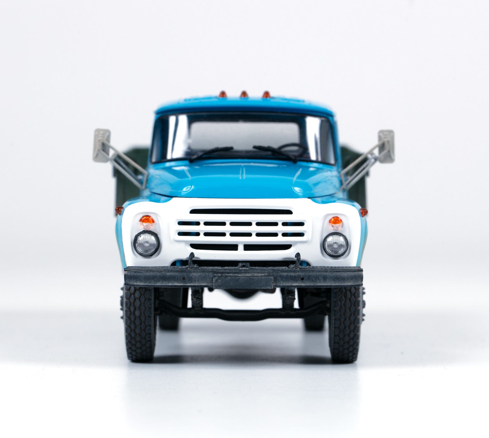 Zvezda 1:35 ZIL-130 Soviet Truck - Z3712