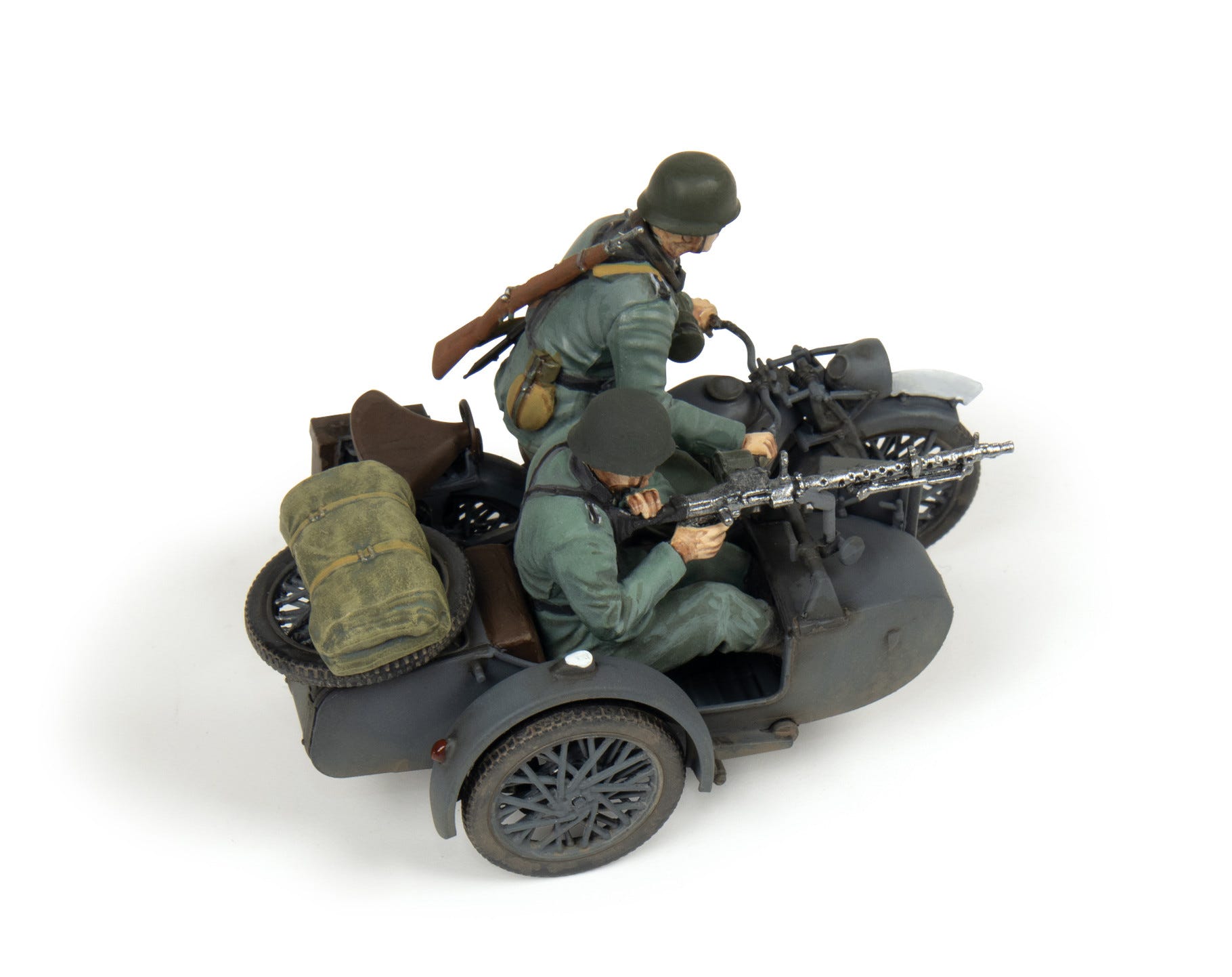 Zvezda 1:35 German WWII Zuendapp K800 Motorcycle with Sidecar & Crew - Z3717