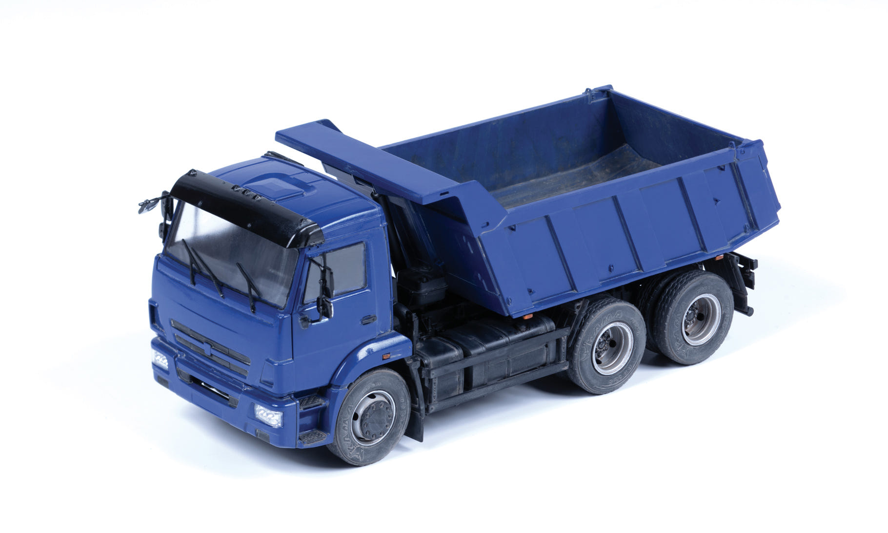 Zvezda 1:43 Kamaz Dump Truck - Z43006