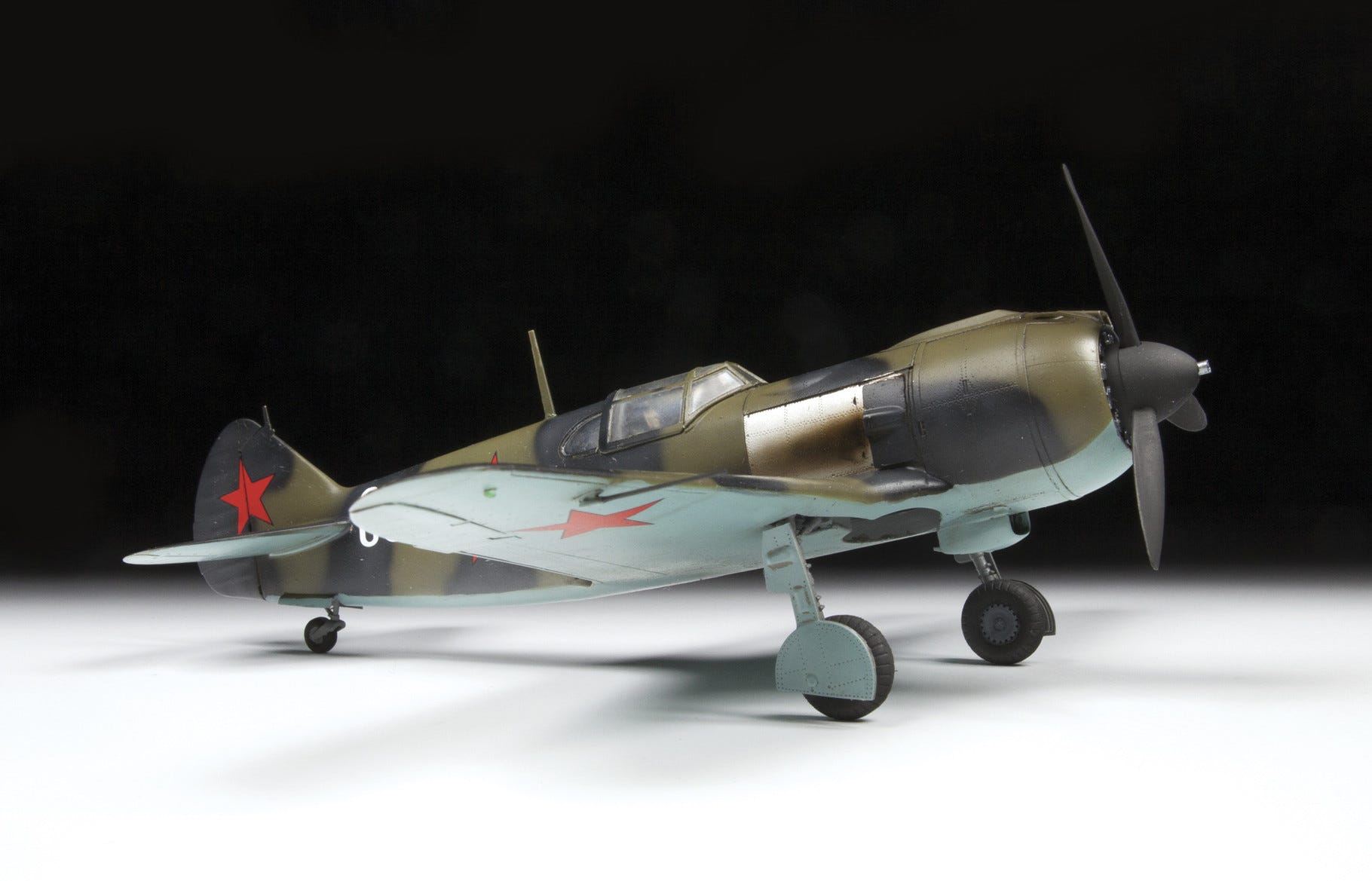 Zvezda 1:48 Lavochkin La-5 Soviet Fighter Aircraft - Z4803