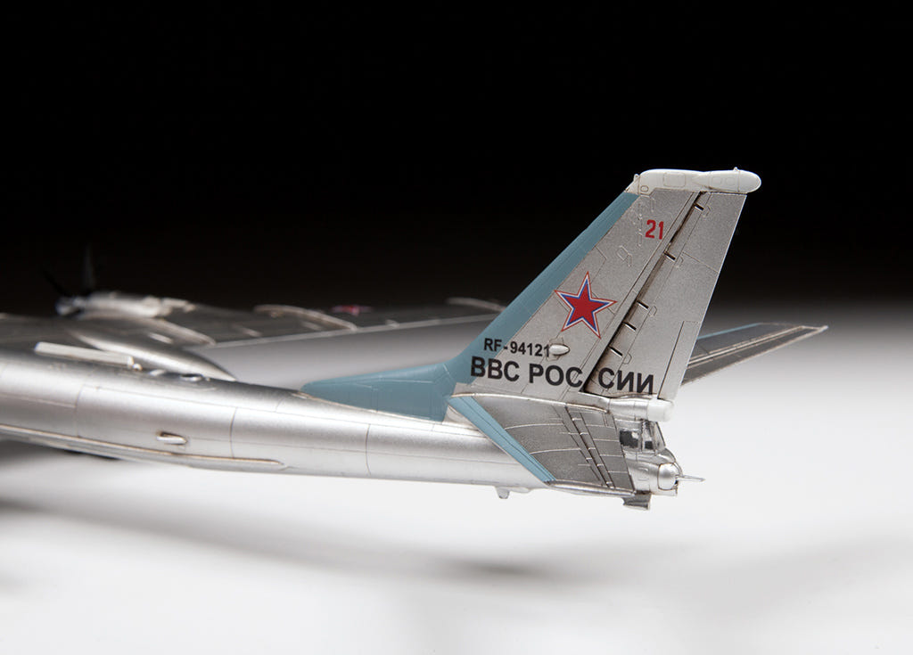 Zvezda 1:144 TU-95 Soviet Turboprop Bomber - Z7038