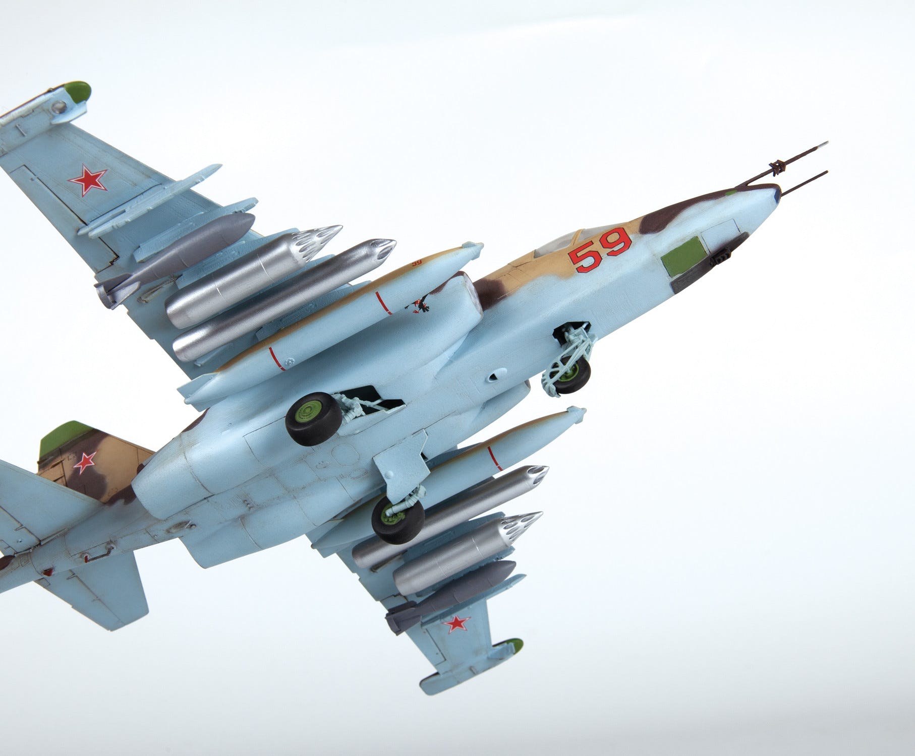 Zvezda 1:72 Soviet Attack Aircraft SU-25 “Frogfoot” - Z7312