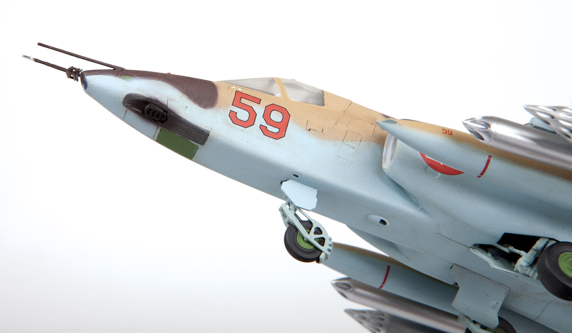 Zvezda 1:72 Soviet Attack Aircraft SU-25 “Frogfoot” - Z7312
