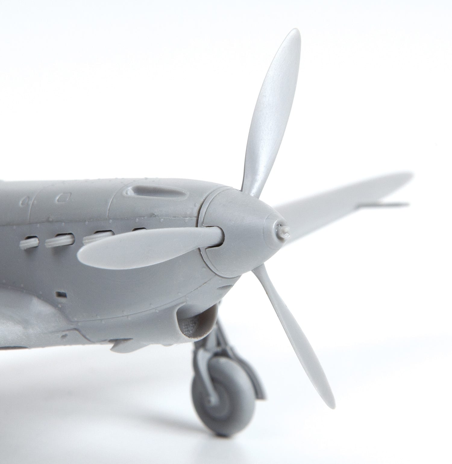 Zvezda 1:72 YAK-1 Fighter Plane - Z7327