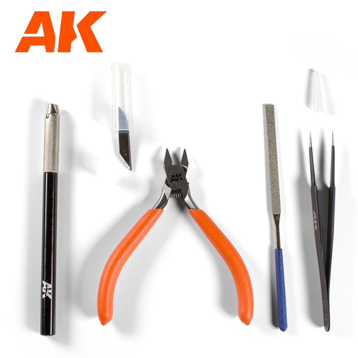AK Interactive Basic Tools Set contents: hobby knife, side cutters, file and tweezers