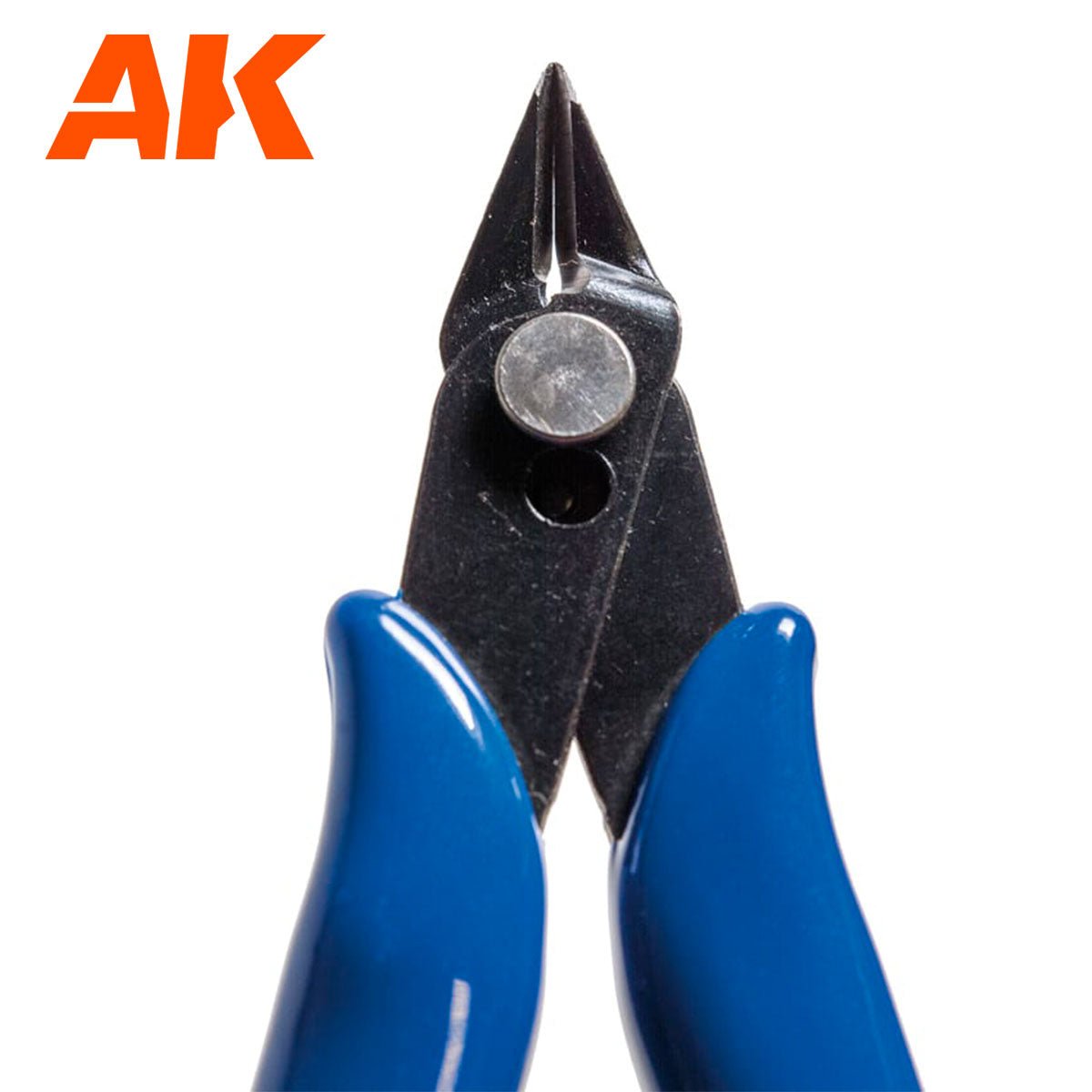 Close-up of the flush-cutting jaws on the AK Interactive Side Cutter AK9012