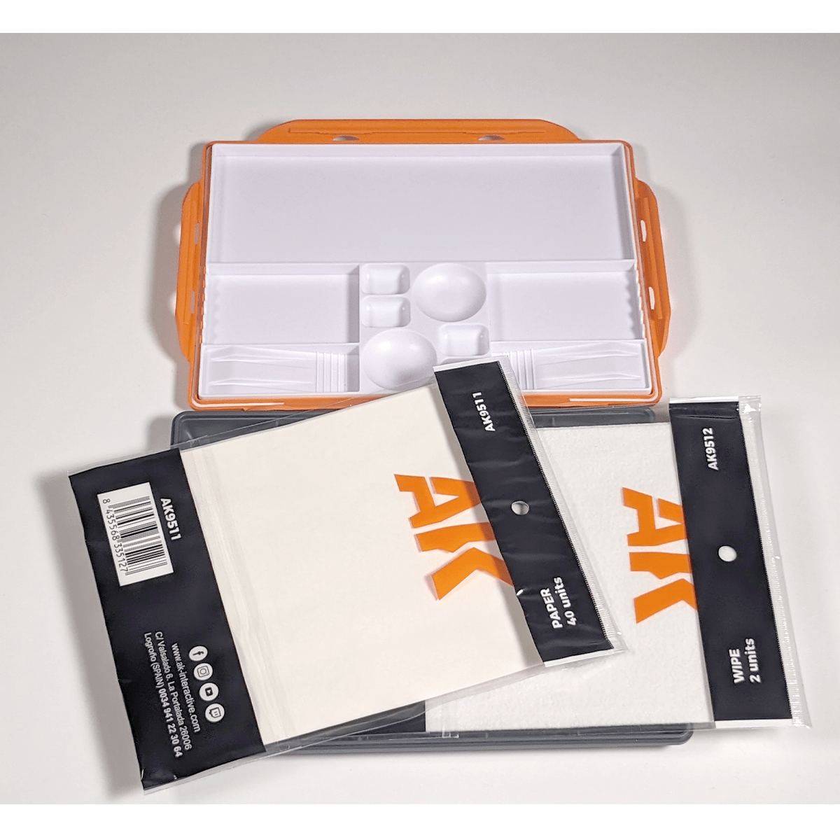 AK Interactive - Wet Palette with 40 Paper Sheets and 2 Wipes - Loaded Dice