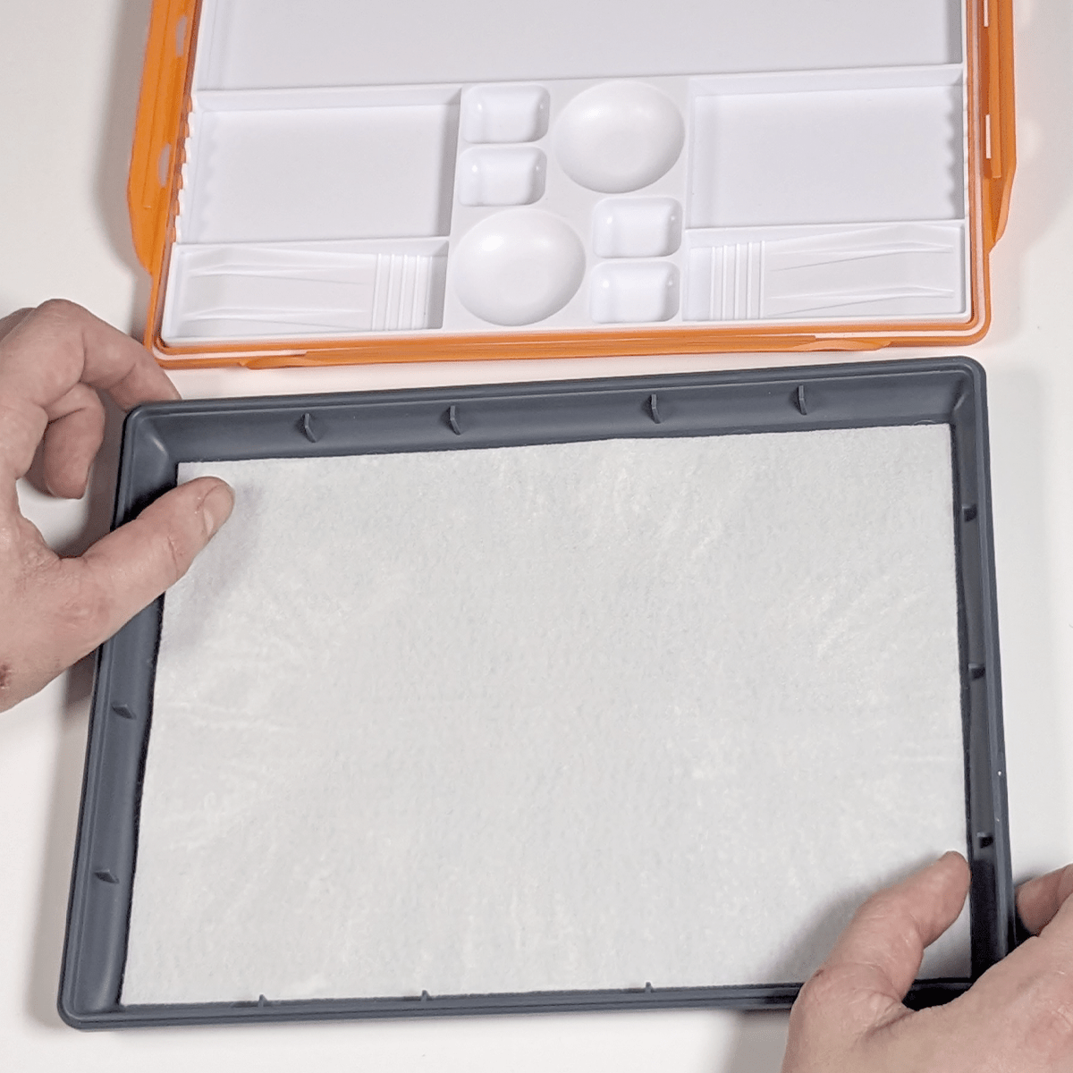 AK Interactive - Wet Palette with 40 Paper Sheets and 2 Wipes - Loaded Dice