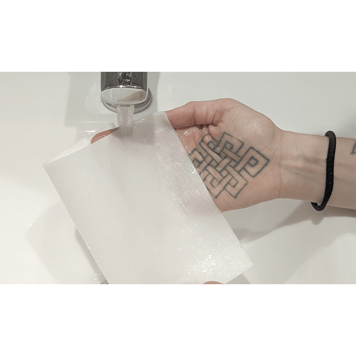 AK Interactive - Wet Palette with 40 Paper Sheets and 2 Wipes - Loaded Dice
