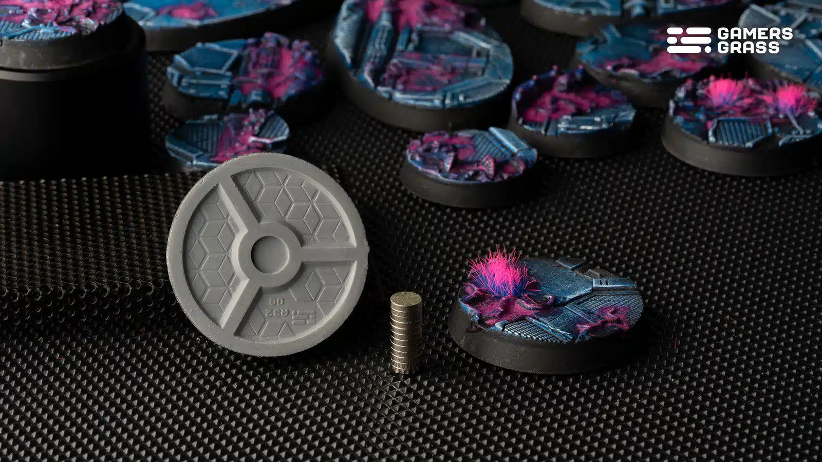 Gamers Grass Battle Ready Bases - Alien Infestation Round 32mm (x8) - Loaded Dice