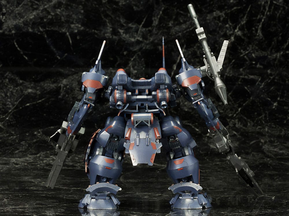 Kotobukiya Hanged Man 1/72 kit viewed from behind with laser rifle raised, Armored Core V