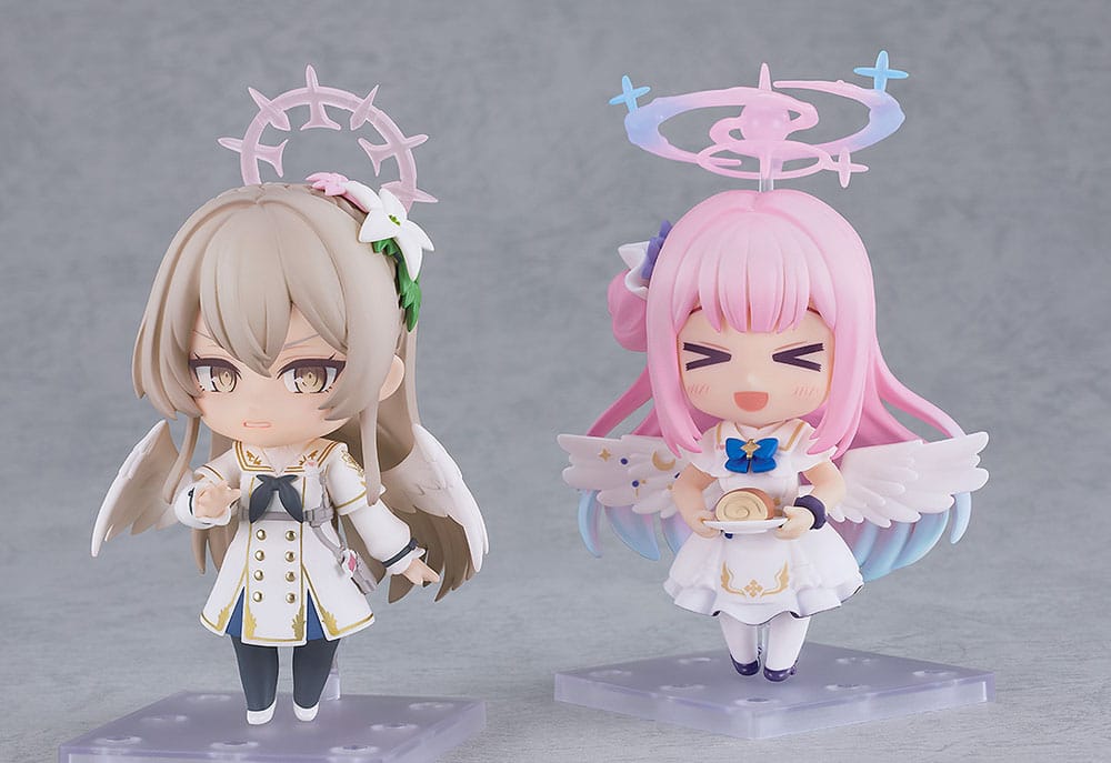 Nagisa Kirifuji Nendoroid displayed beside a pink-haired Blue Archive Nendoroid