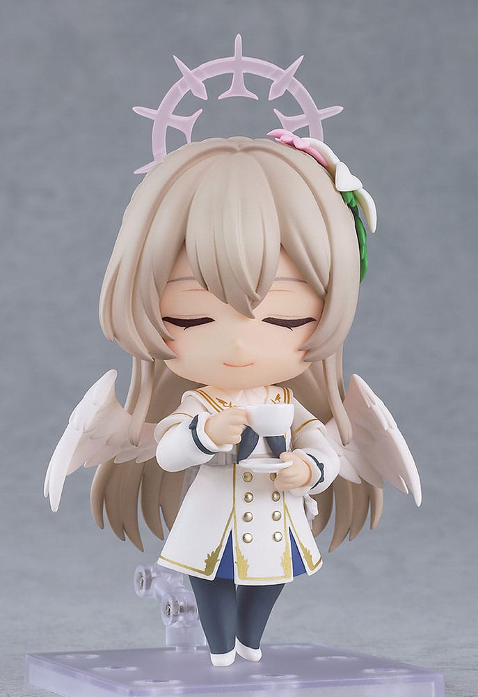 Nagisa Kirifuji Nendoroid standing with eyes closed holding teacup and saucer