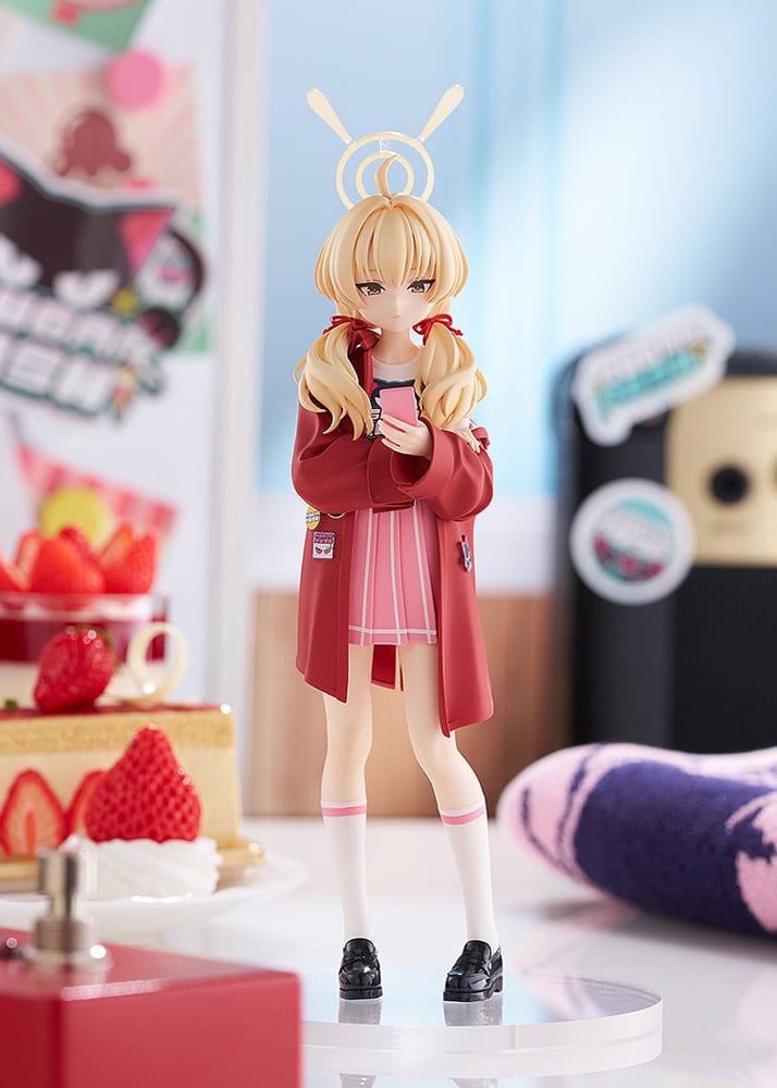 Pop Up Parade Yoshimi figure on clear base beside strawberry cakes, front view