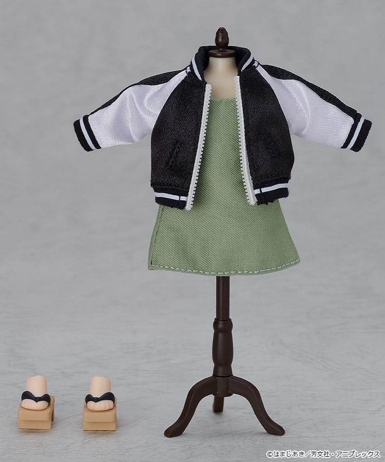 Kikuri Hiroi Nendoroid Doll outfit shown on a dress stand: souvenir jacket, green dress and geta