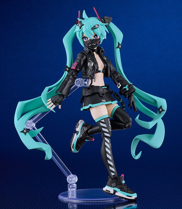 Hatsune Miku Chuocho Tactical Craft Plamatea kit with mask unit in a kneeling kick pose