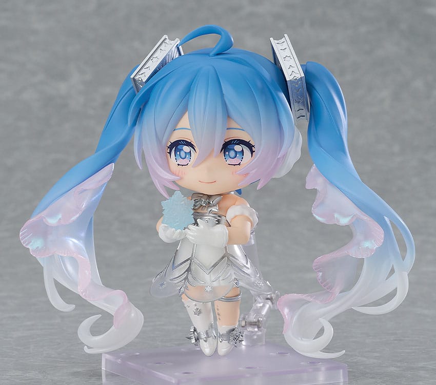 Hatsune Miku Symphony Sapporo Nendoroid holding the snowflake effect part, close-up