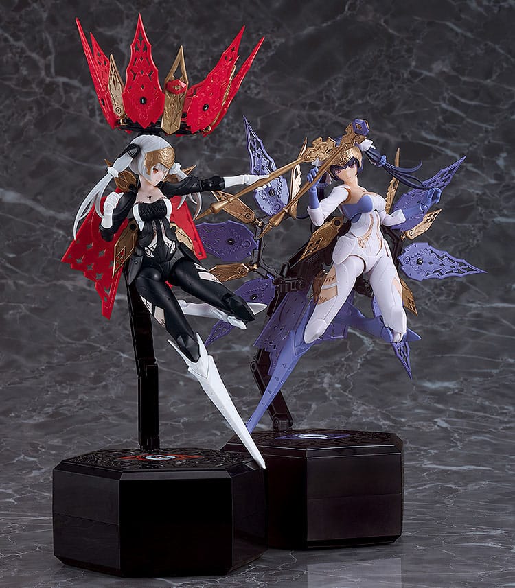 Chitocerium I-hydra model kit posed alongside a red and black chitocerium figure in combat