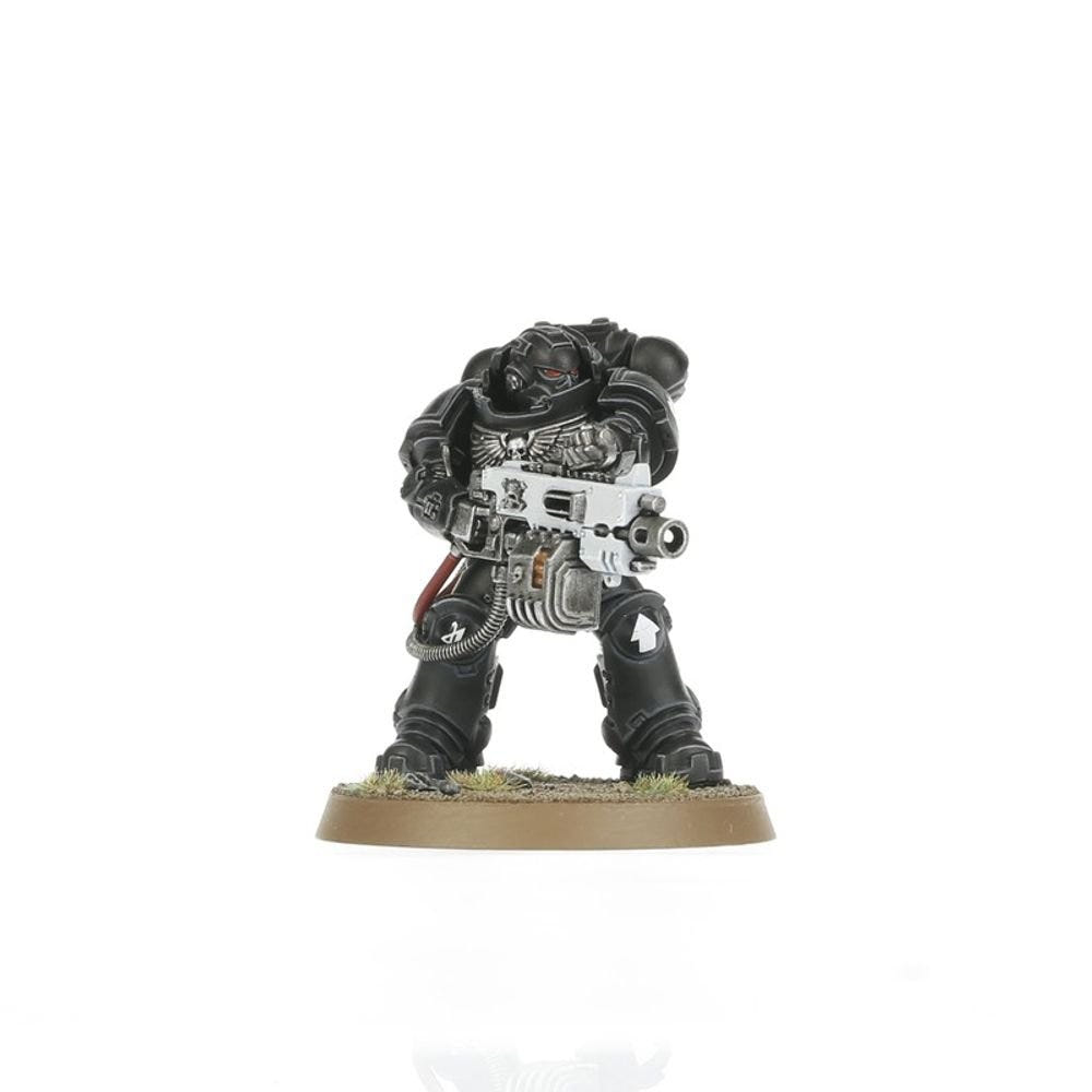 Painted Iron Hands Heavy Intercessor in black armour with heavy bolt rifle