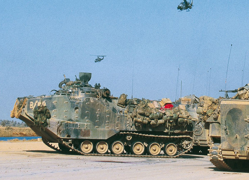 Dragon 1:72 AAVP7A1 RAM/RS with Interior - D7619