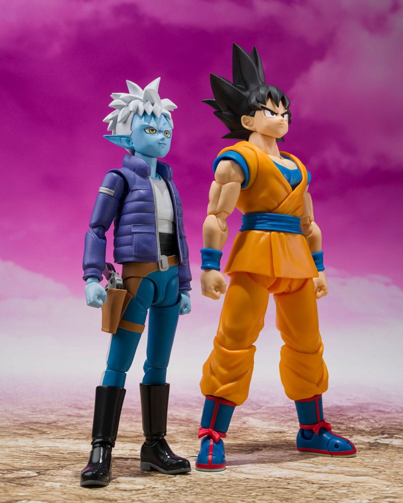 Dragon Ball Daima S.H.Figuarts Glorio figure, standing beside an adult Goku figure for scale