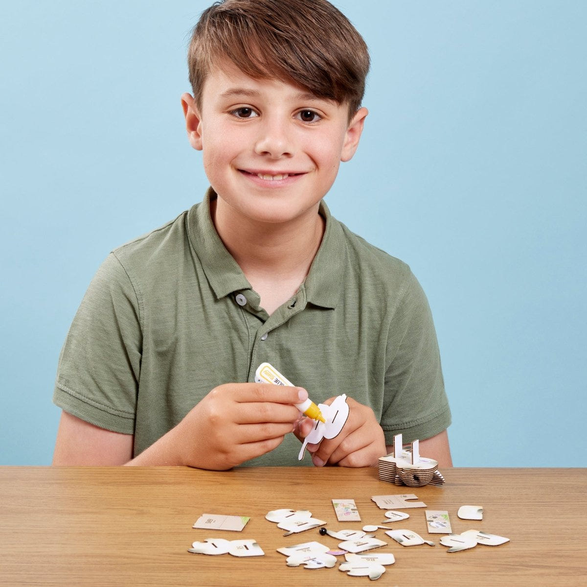 EUGY Cat - Mocha 3D cardboard model kit - child gluing the pieces