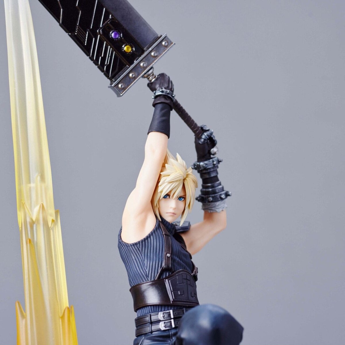Final Fantasy VII Rebirth PVC Figure - Cloud Strife 30cm - Loaded Dice