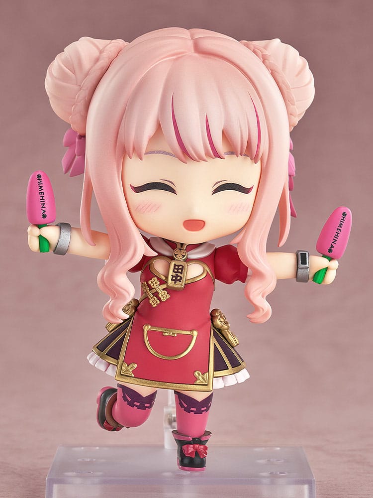 Tanaka Hime Nendoroid smiling with eyes closed and waving two pink Ninlight glow sticks