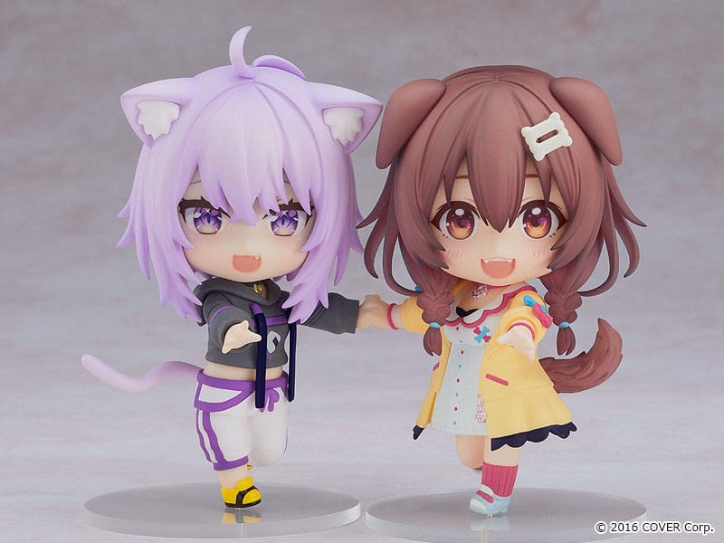 Nekomata Okayu Nendoroid holding hands with an Inugami Korone Nendoroid