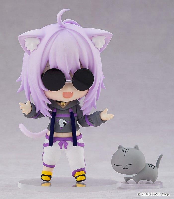 Nekomata Okayu Nendoroid in round sunglasses beside the miniature grey Temanyan cat figure