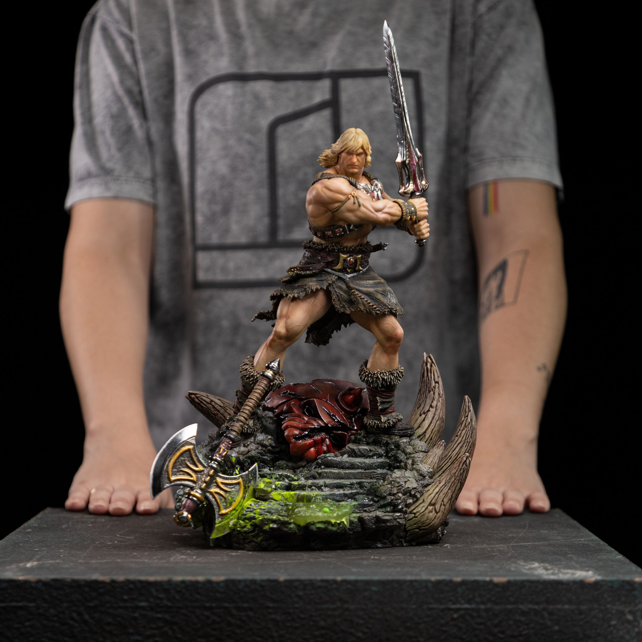 Masters of the Universe Deluxe Art Scale Statue 1/10 He-Man Unleashed 34 cm - Loaded Dice