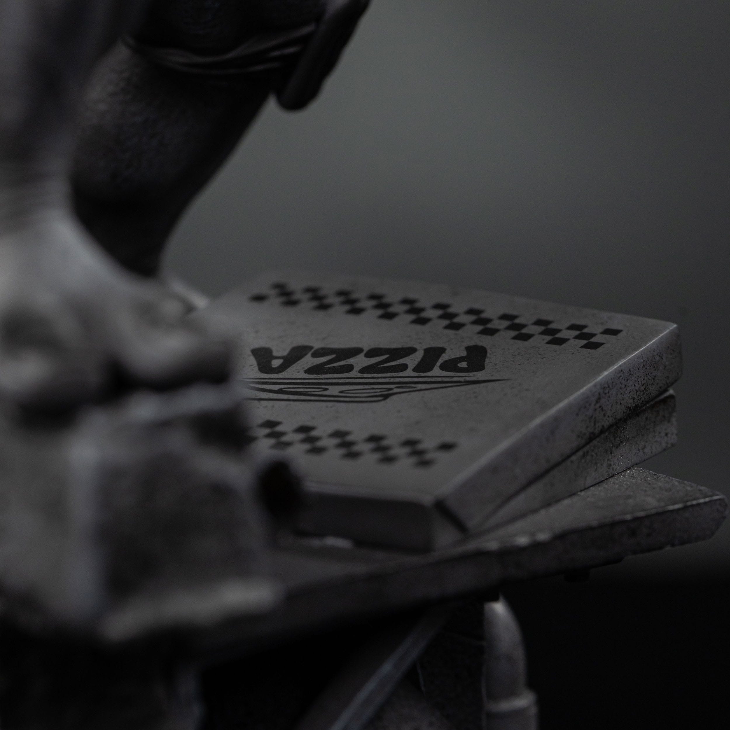 Teenage Mutant Ninja Turtles Art Scale Statue 1/10 Michelangelo Black and White Variant 26 cm heo exclusive - Loaded Dice