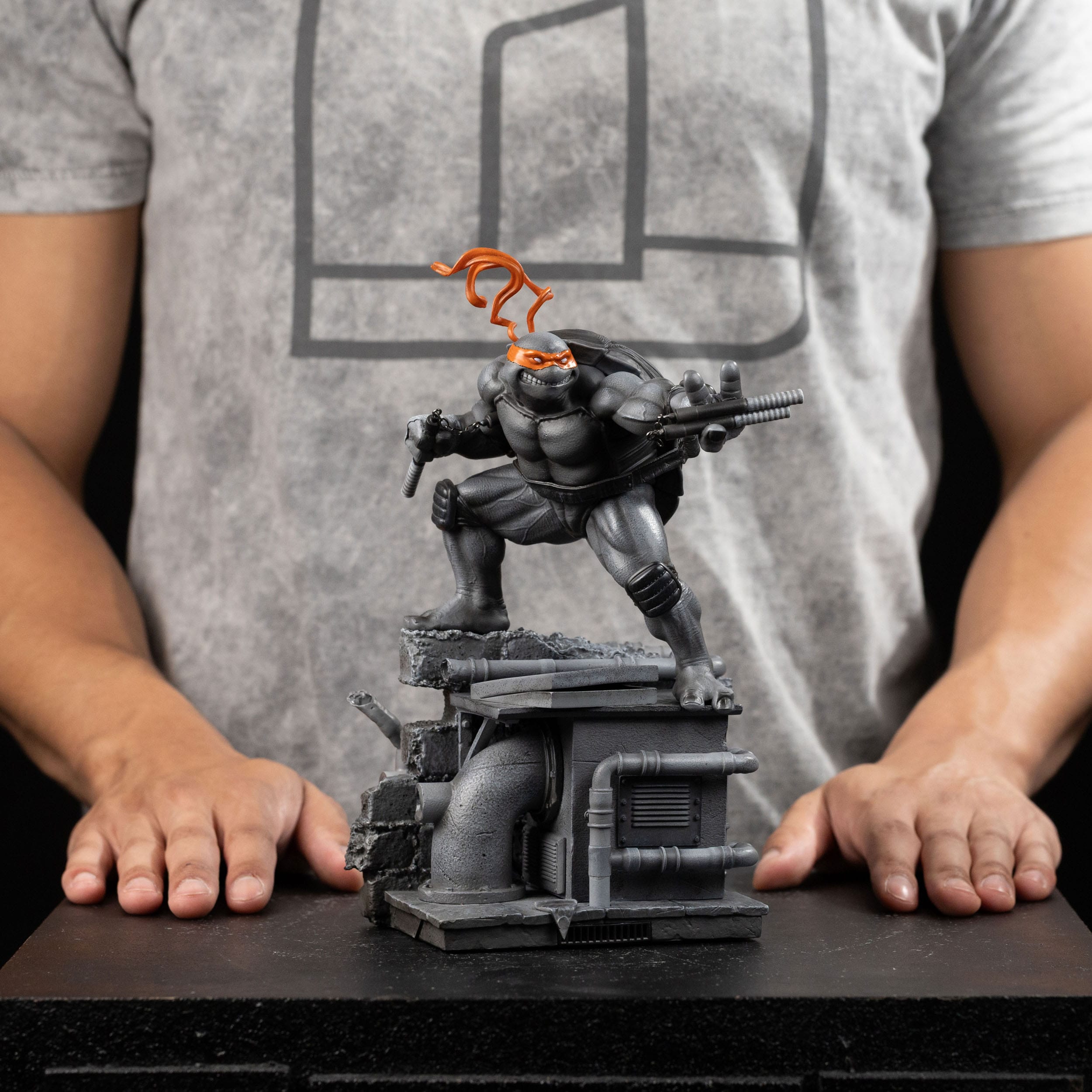 Teenage Mutant Ninja Turtles Art Scale Statue 1/10 Michelangelo Black and White Variant 26 cm heo exclusive - Loaded Dice