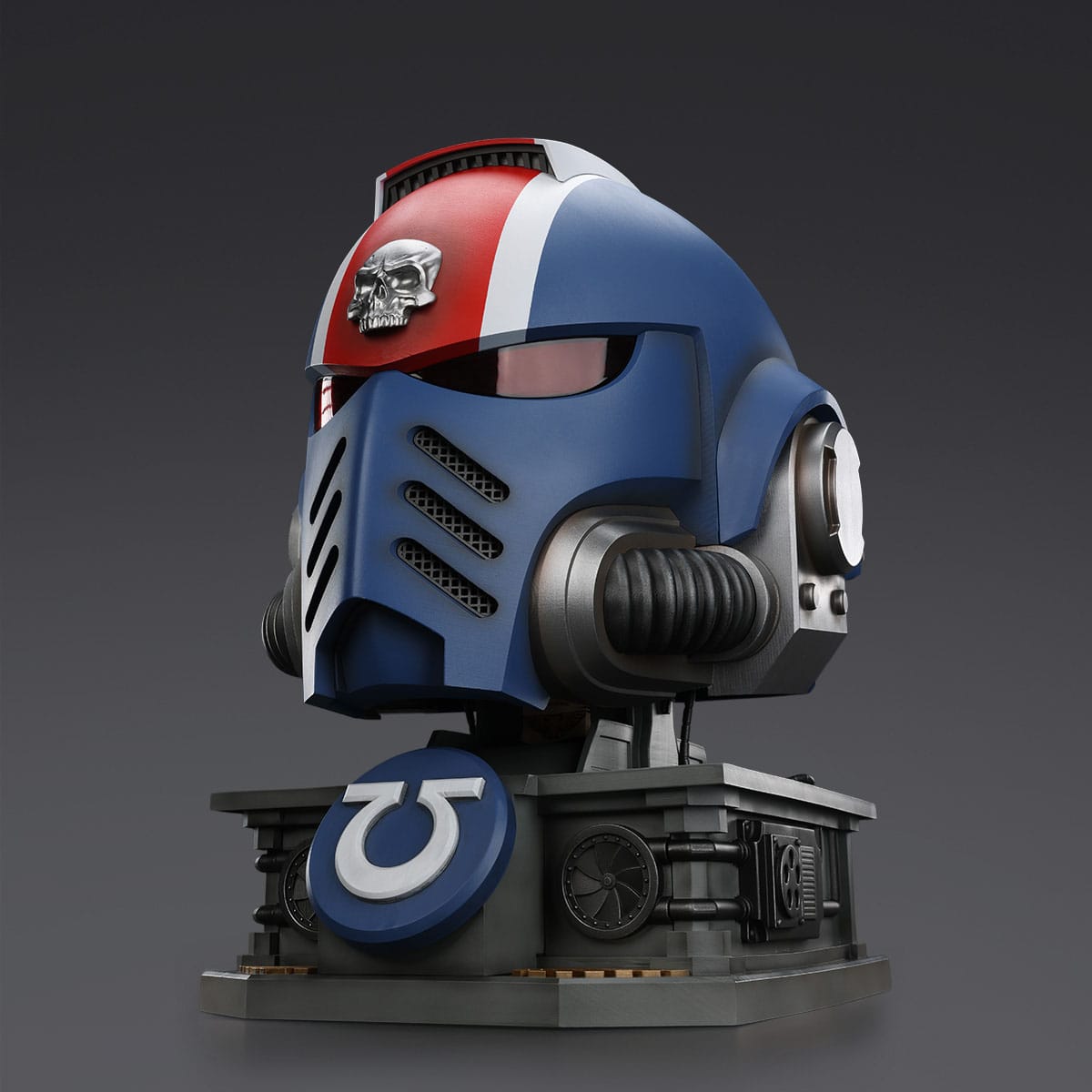 Warhammer 40,000: Space Marine 2 Replica Ultramarines Lieutenant Titus Helmet with Display Stand 1/1 - Loaded Dice