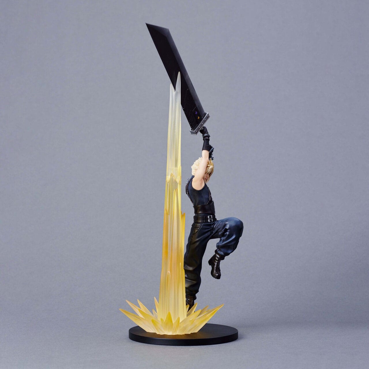 Final Fantasy VII Rebirth PVC Figure - Cloud Strife 30cm - Loaded Dice