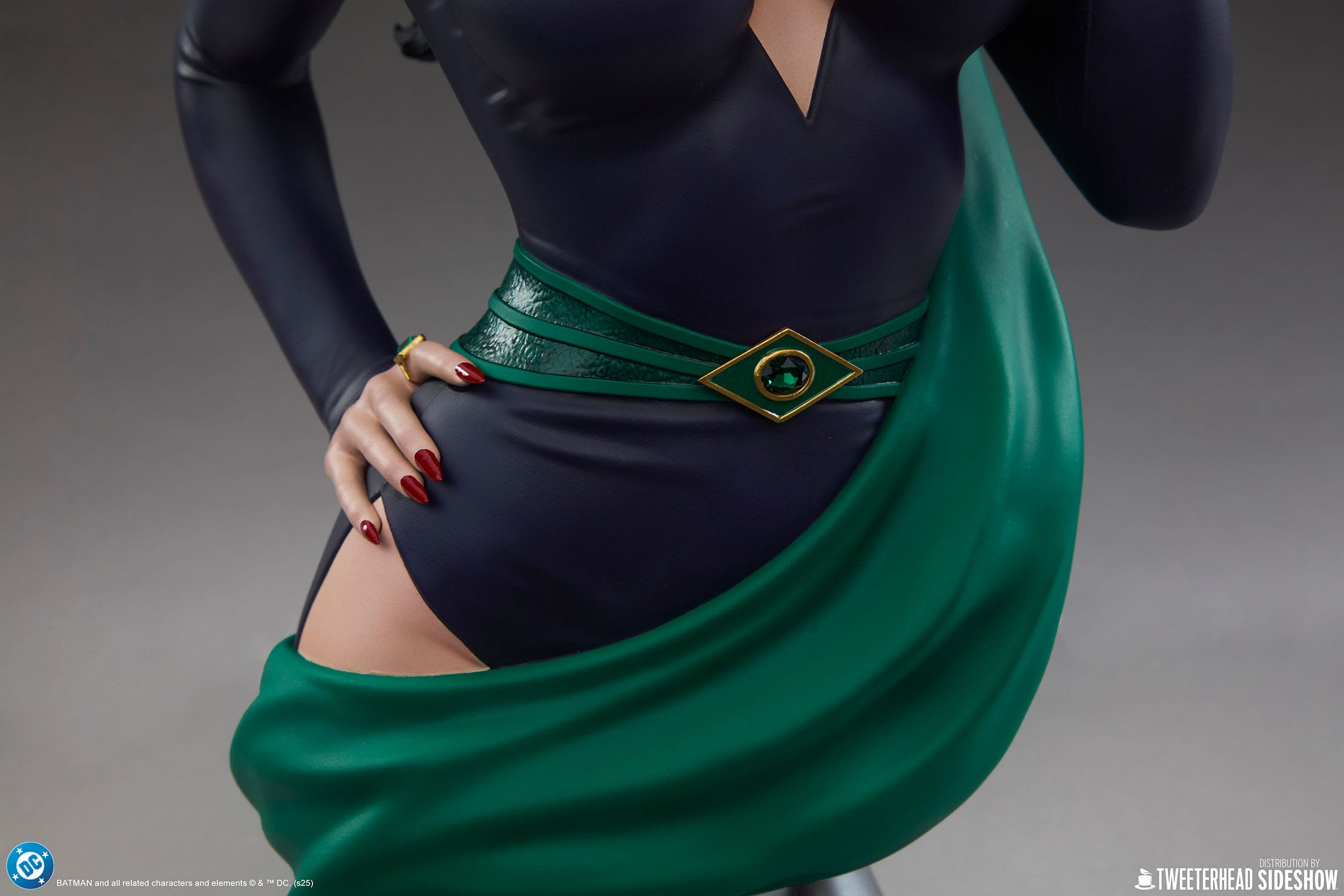 DC Comics Bust 1/3 Catwoman 39 cm ETA Jun 26 - Loaded Dice