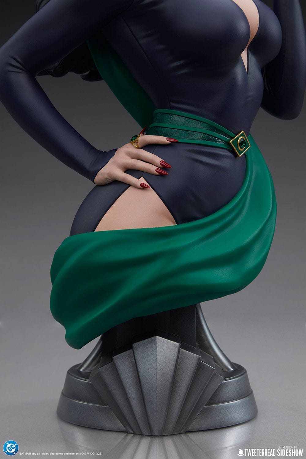 DC Comics Bust 1/3 Catwoman 39 cm ETA Jun 26 - Loaded Dice