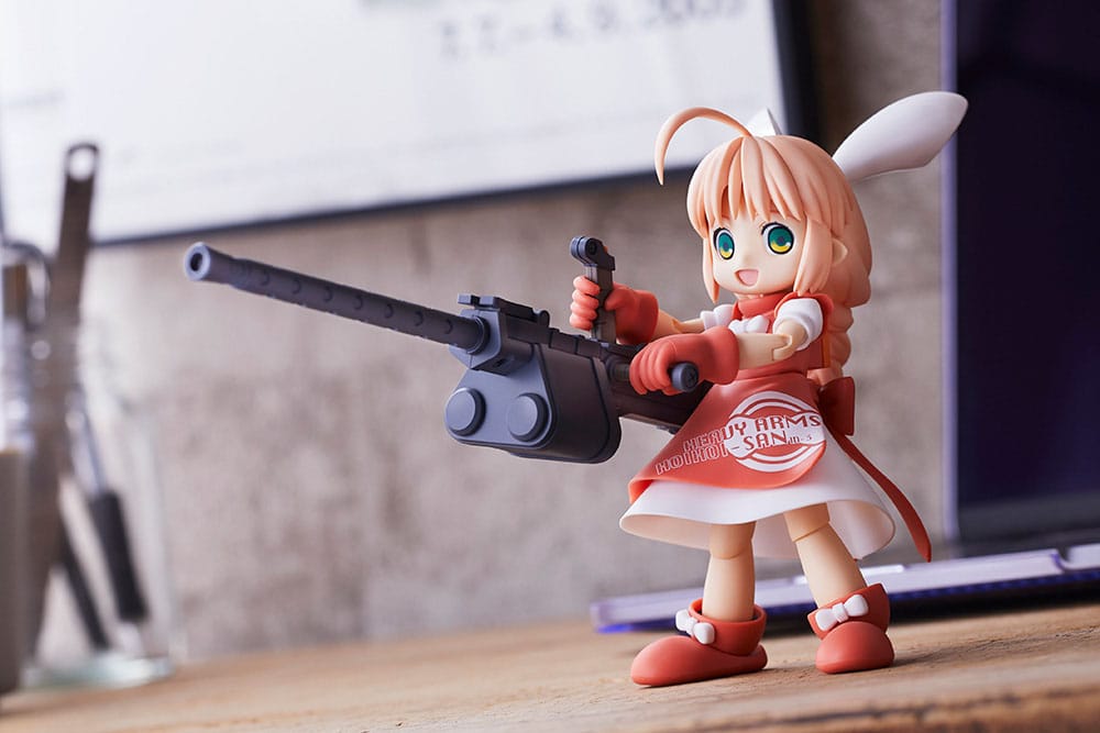 HoiHoi-san Heavy Arms Ver. kit carrying a heavy machine gun on a desk