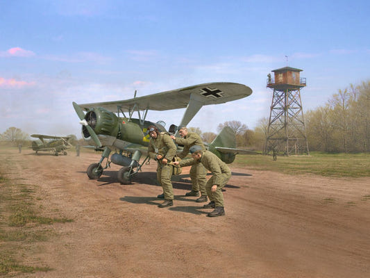 ICM 1:32 Luftwaffe Pilot School (Hs 123A Training Biplane & 3 Figures) - ICM32017