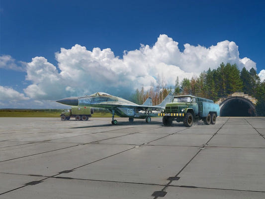 ICM 1:72 Soviet Military Airfield 1980s Set (MiG-29 / APA-50M / ZiL-131 / Airfield Plates) - ICMDS7203