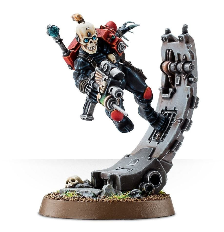 Painted Eversor Assassin miniature, alternate angle showing skull mask and red backpack