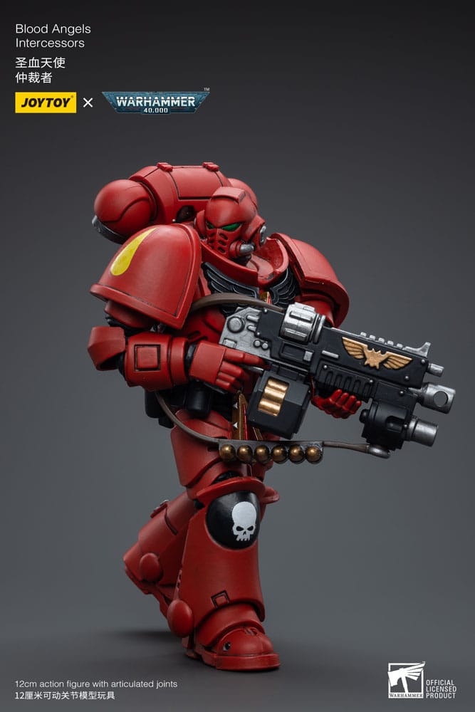 Joy Toy Blood Angels Intercessor aiming bolt rifle, portrait shot from the left