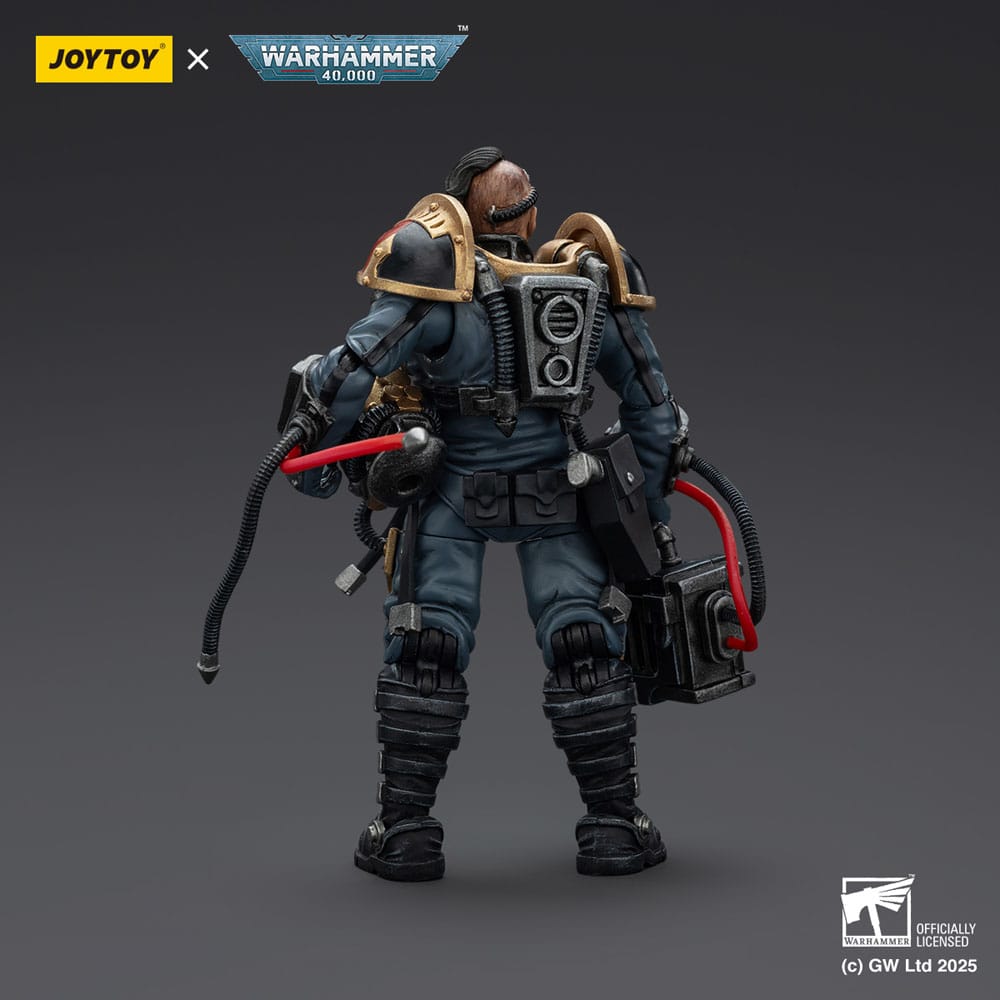 Joy Toy House Raven Knight pilot figure, rear view showing backpack and cables