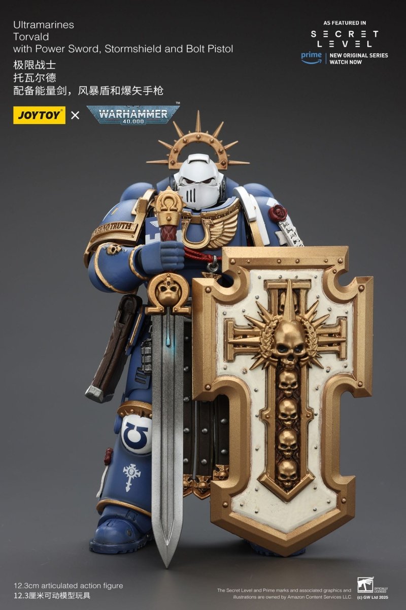 Joy Toy Warhammer 40k: Ultramarines Torvald with Power Sword, Stormshield and Bolt Pistol 13cm - Loaded Dice