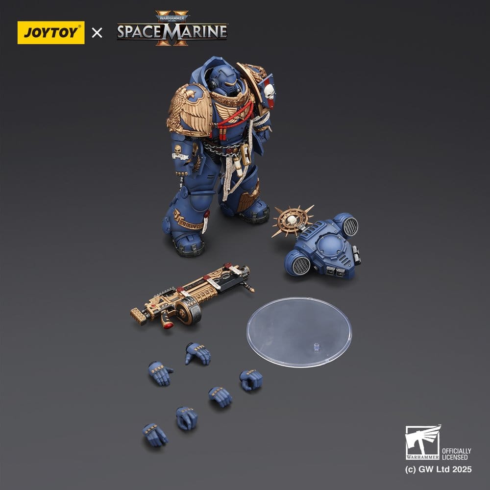 JoyToy Ultramarines Heavy Relic Primus Armour 13 cm, contents: heavy weapon, halo, spare hands and stand, dark background