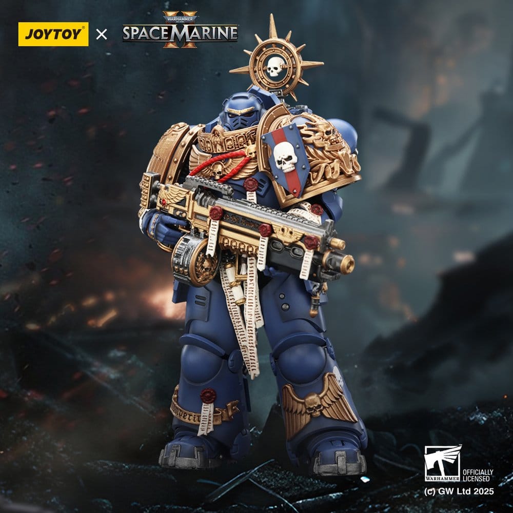 JoyToy Ultramarines Heavy Relic Primus Armour 13 cm action figure, holding heavy weapon against a smoky battlefield backdrop