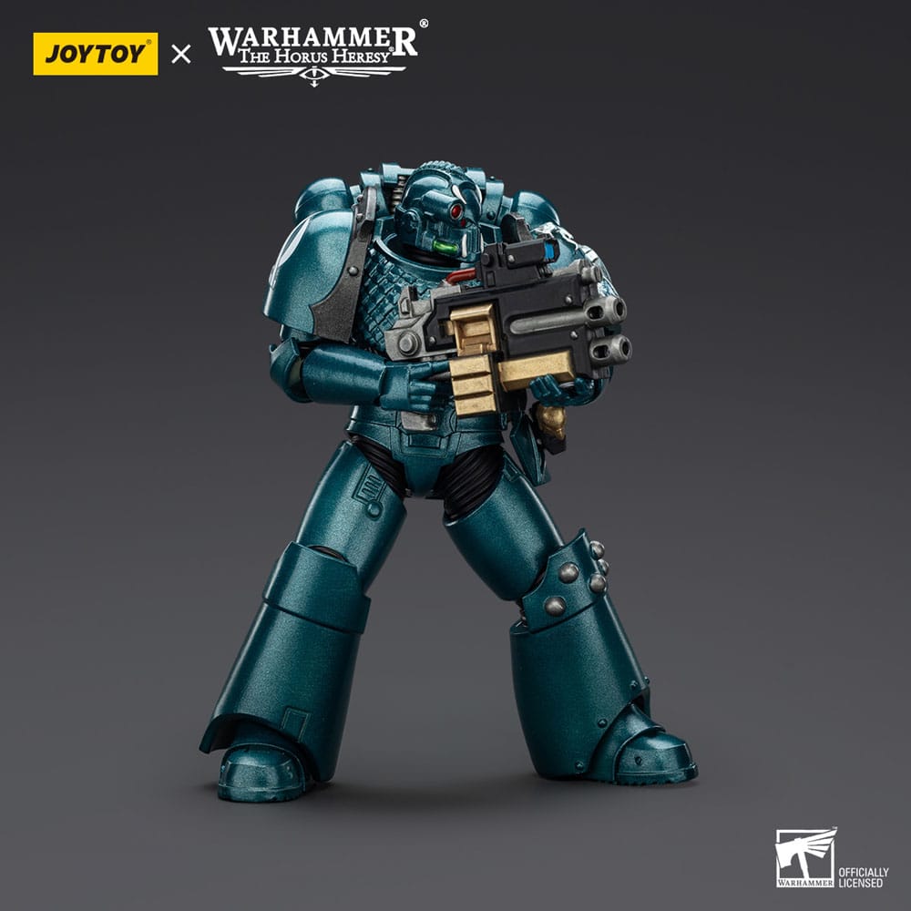 JoyToy Horus Heresy Alpha Legion Headhunter, combi-bolter and dagger, combi-bolter at hip, on dark