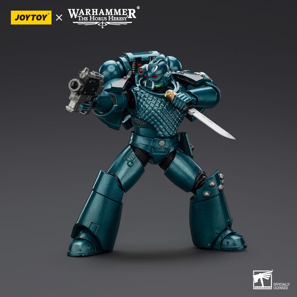 JoyToy Horus Heresy Alpha Legion Headhunter, combi-bolter and dagger, pistol raised and dagger drawn, on dark